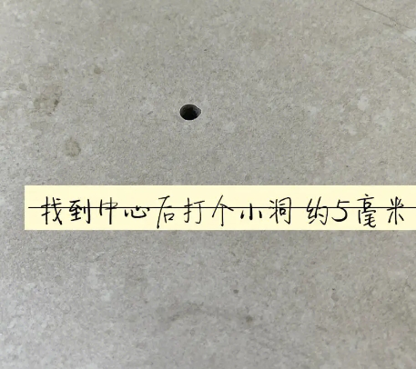 鹤山瓷砖空鼓维修公司专业解答在瓷砖铺贴过程中，如果砂料搅拌不均匀，将会带来以下问题